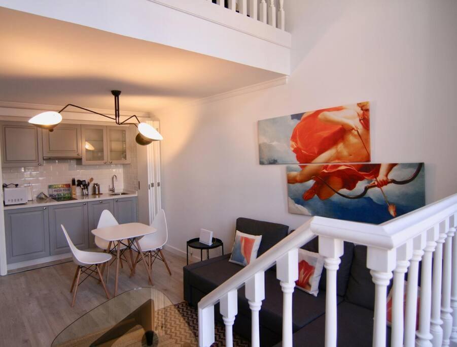 Apartamento En Un Edificio Senorial: Duplex Totalmente Nuevo. Vigo