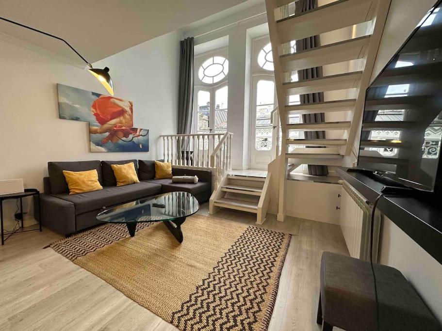 En Un Edificio Senorial: Duplex Totalmente Nuevo. Apartamento Vigo